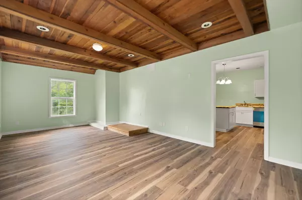 Junction City, KY 40440,9555 Forkland Road