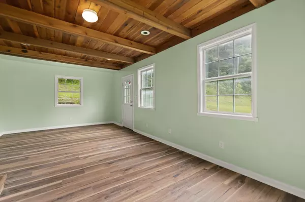 Junction City, KY 40440,9555 Forkland Road