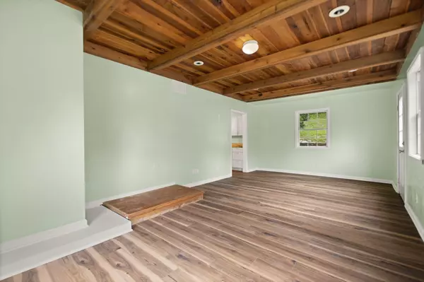 Junction City, KY 40440,9555 Forkland Road