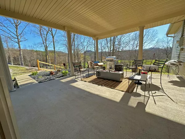 Stanton, KY 40380,160 Pine View Heights