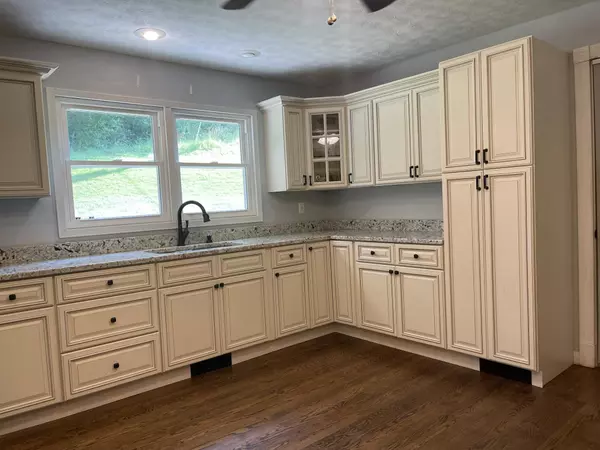 Catlettsburg, KY 41129,8503 Whites Creek Road