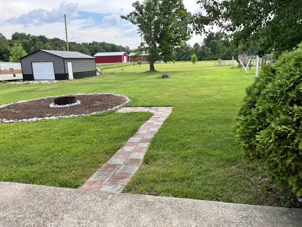 Waco, KY 40385,488 Bybee Loop Road