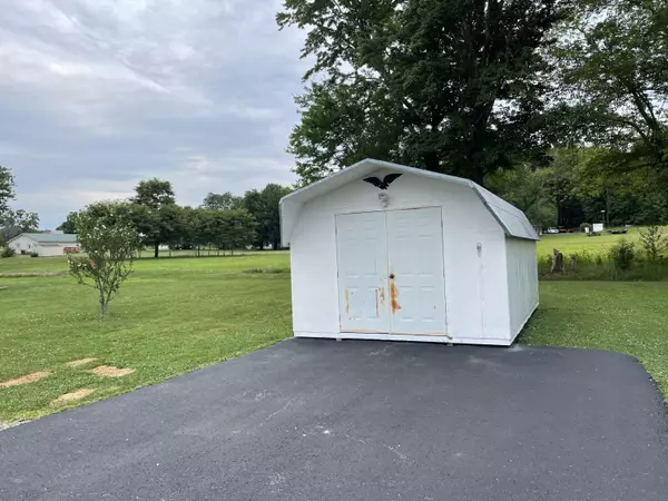 Crab Orchard, KY 40419,77 Holly Lane