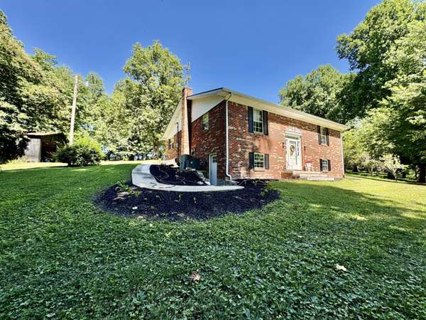 7695 US-27,  Waynesburg,  KY 40489