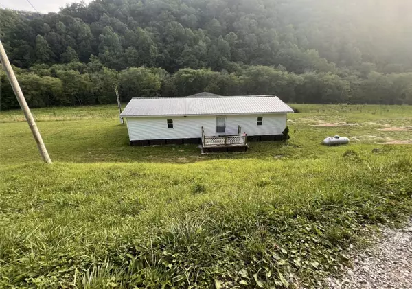 3852 Middle Fork River Road, Jackson, KY 41339