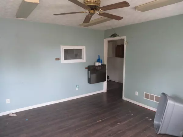 Jeffersonville, KY 40337,7670 Chase Lane