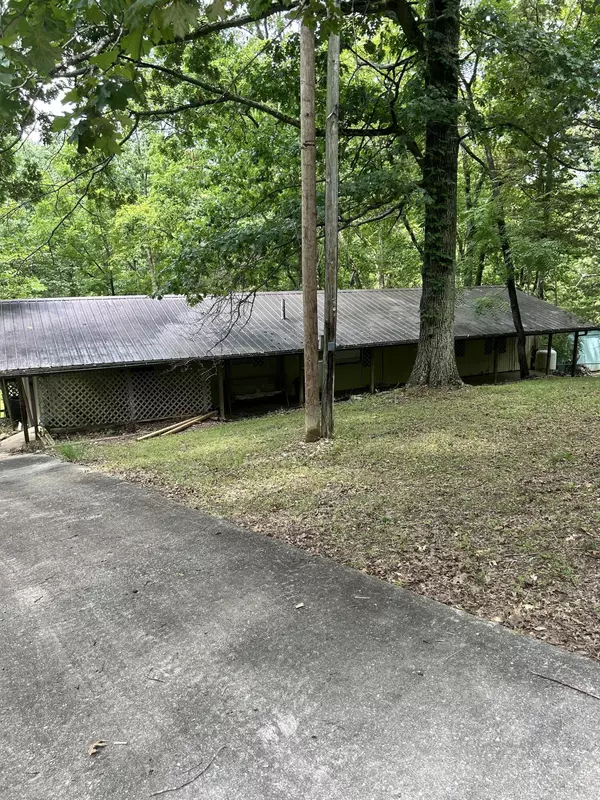 1421 Beaver Lake Road, Lawrenceburg, KY 40342