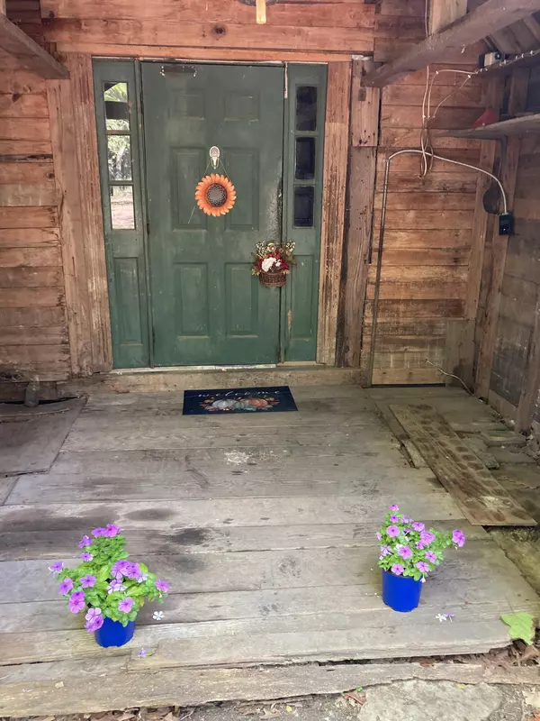 Irvine, KY 40336,1004 Lilly Ferry Road