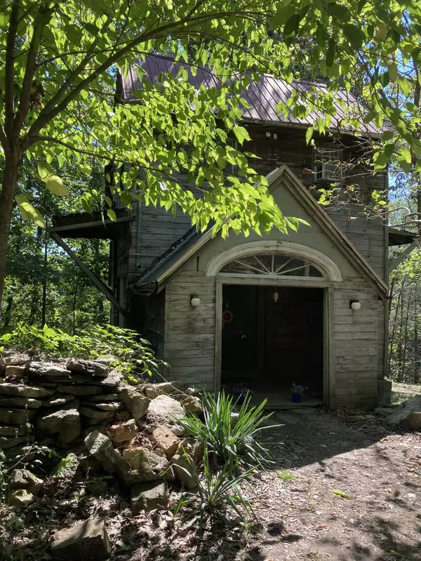 Irvine, KY 40336,1004 Lilly Ferry Road