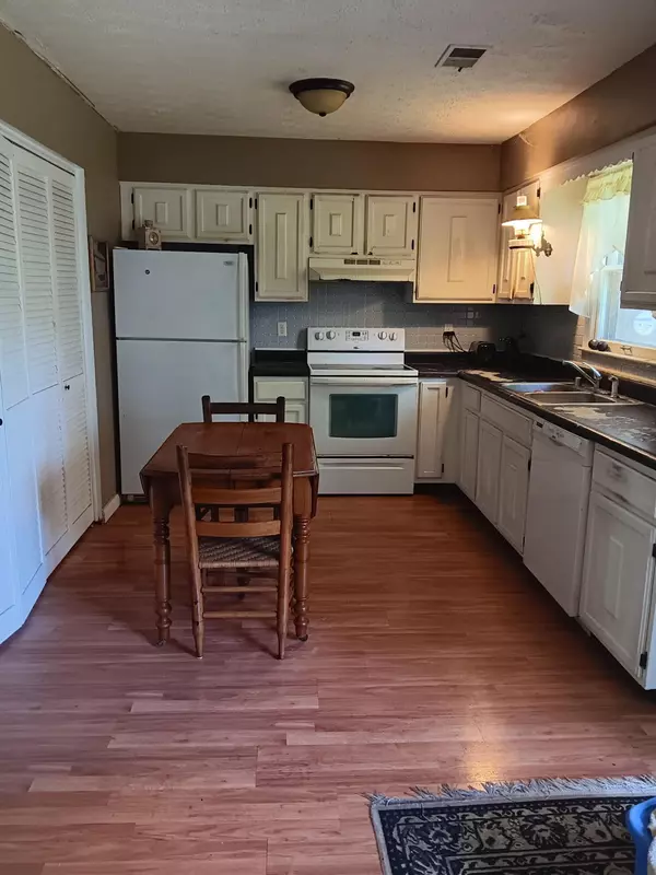 Winchester, KY 40391,222 HOLIDAY Road