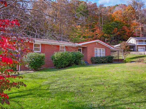 47 McKenzie Addition, Van Lear, KY 41265