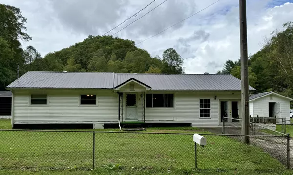 778 Upper Blackberry Road, Ransom, KY 41558