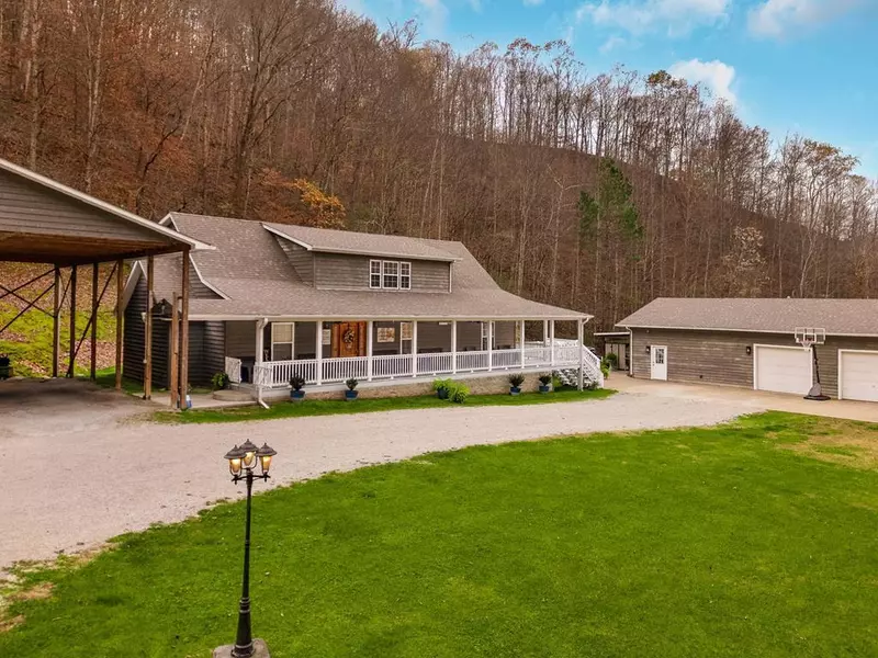 140 County Line Drive, Garrett, KY 41630