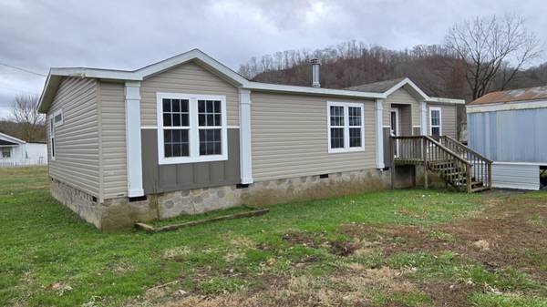 55 Blanton Avenue, Wallins, KY 40873