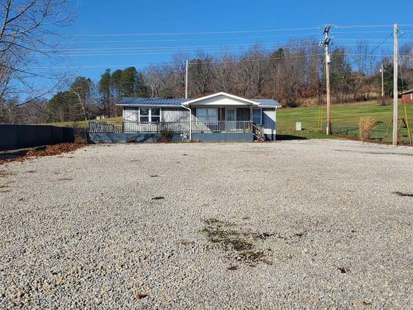 3712 3630, Annville, KY 40402