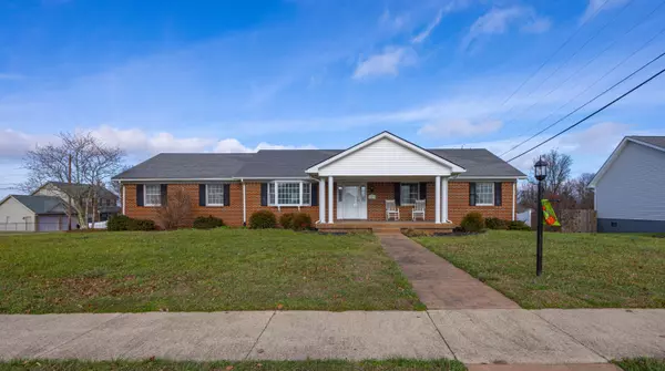 108 Castle Boulevard, Paris, KY 40361