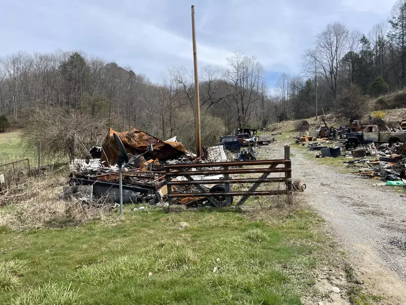 17302 S Highway 421, Cranks, KY 40820