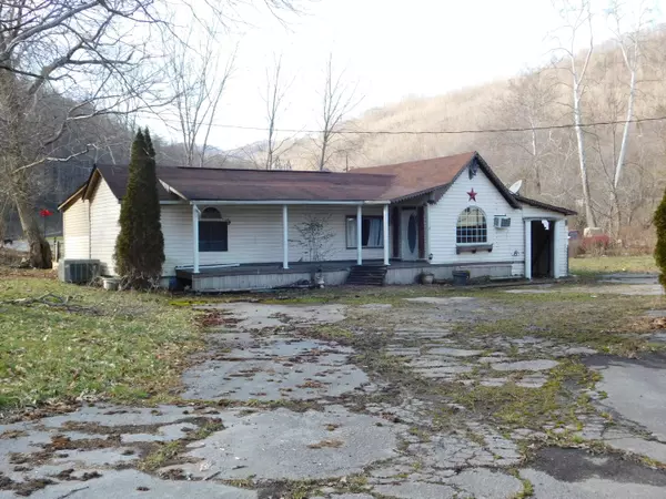 67 Pounding Mill Road, Evarts, KY 40828