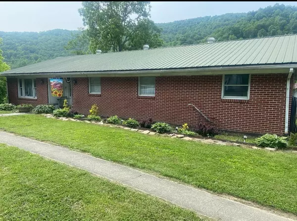 14884 US Highway 421, Cranks, KY 40820