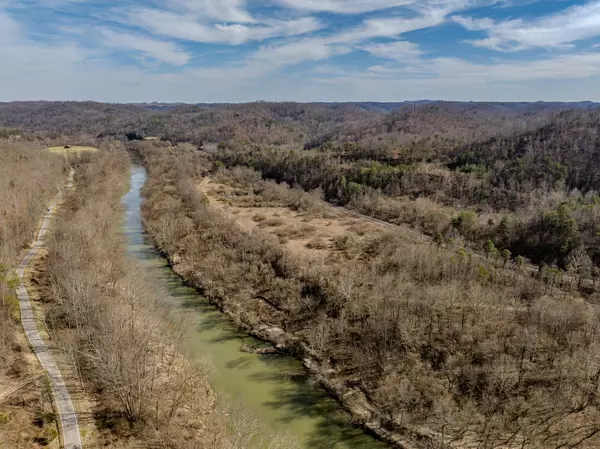 Louisa, KY 41230,015890A Ky Hwy 1690