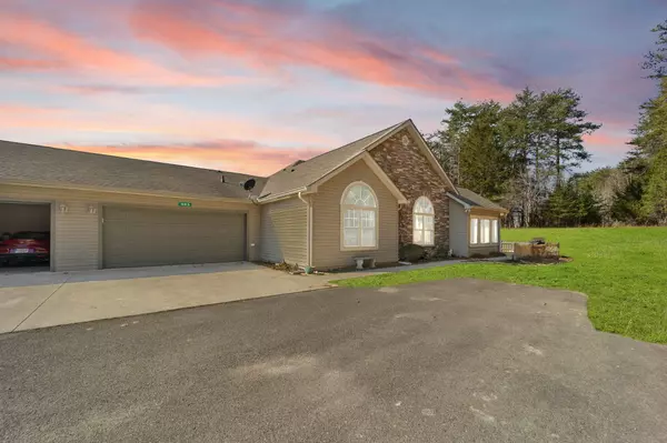 423 Deer Lake Place Place, Bronston, KY 42518