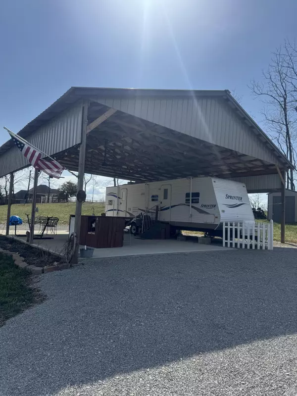 Albany, KY 42602,1782 Wolf River Dock Rd Road