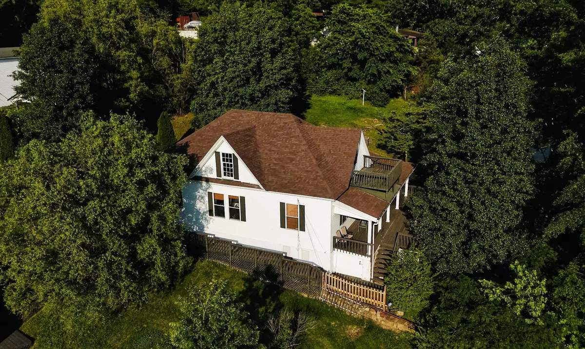 Beattyville, KY 41311,18 Madison Street