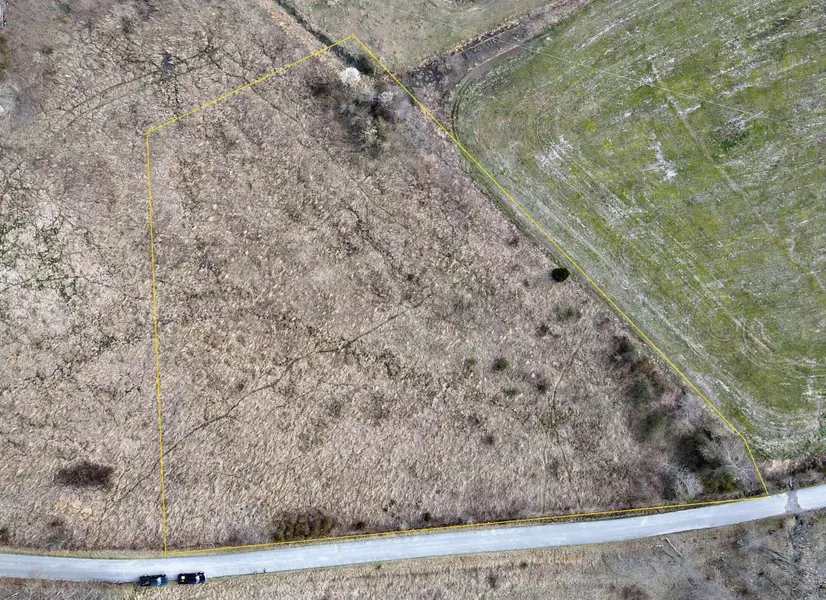 9999 Flatwoods School Road, Crab Orchard, KY 40419
