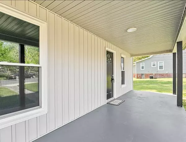 Irvine, KY 40336,534 Broadway Street