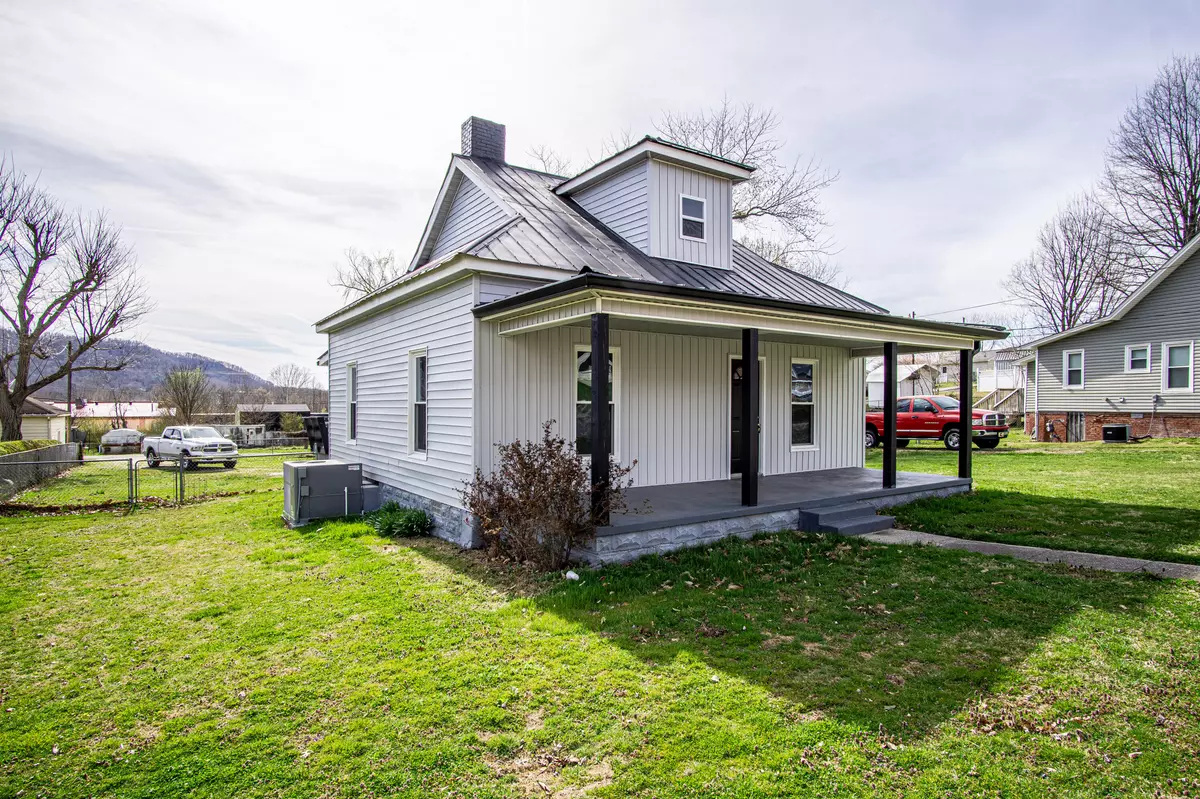 Irvine, KY 40336,534 Broadway Street