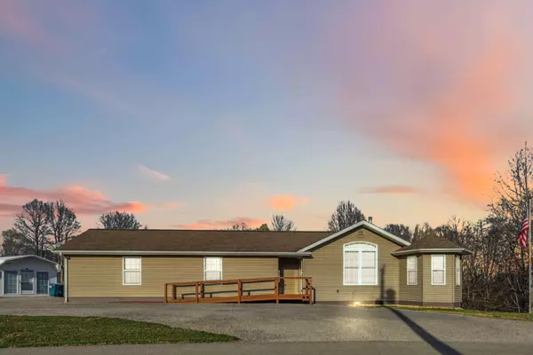 440 Hendricks Creek Road, Burkesville, KY 42717