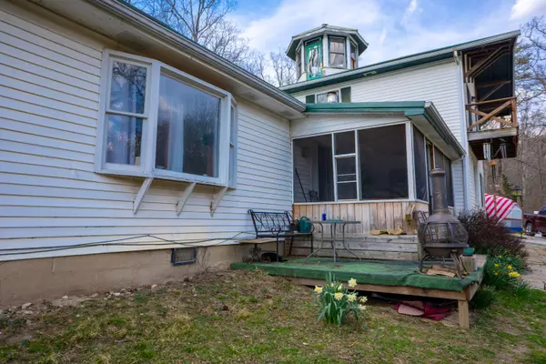 Irvine, KY 40336,965 Twin Creek Road