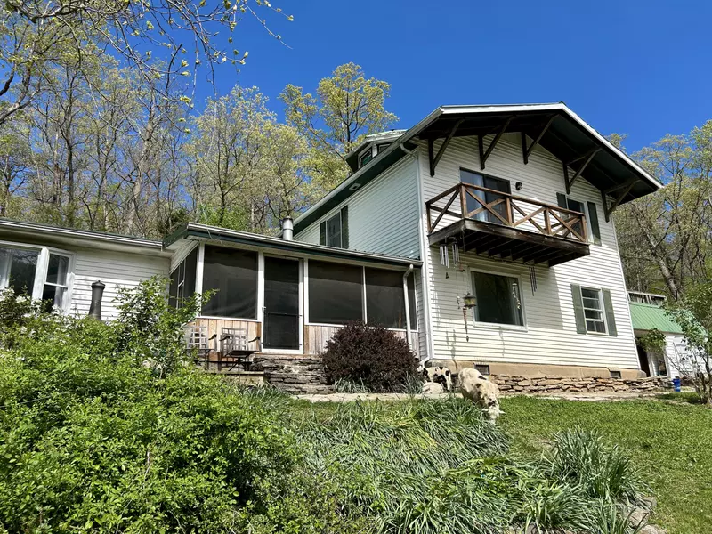 965 Twin Creek Road, Irvine, KY 40336