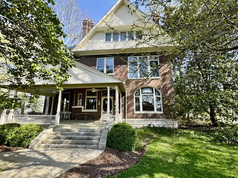 207 W Lexington Avenue, Danville, KY 40422