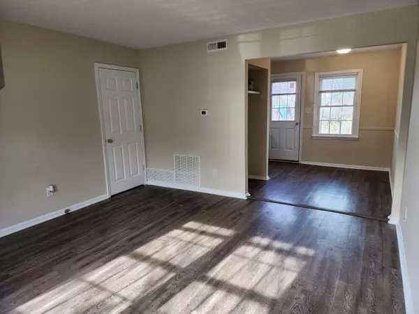 Nicholasville, KY 40356,305 Lake Street #12