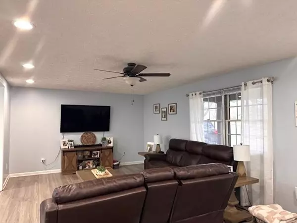 Russell Springs, KY 42642,58 Francis Street