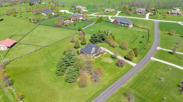 Midway, KY 40347,133 King Fisher Way