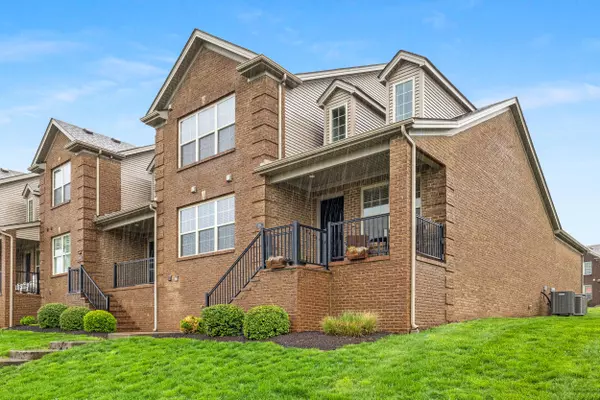 725 Newtown Springs Drive, Lexington, KY 40511