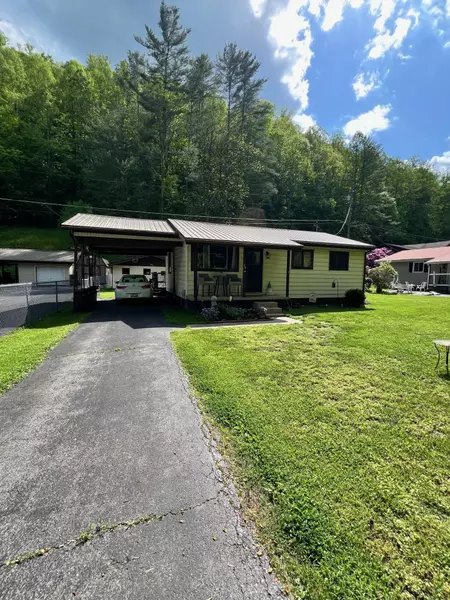 29 Knob Fork Street, Pikeville, KY 41501
