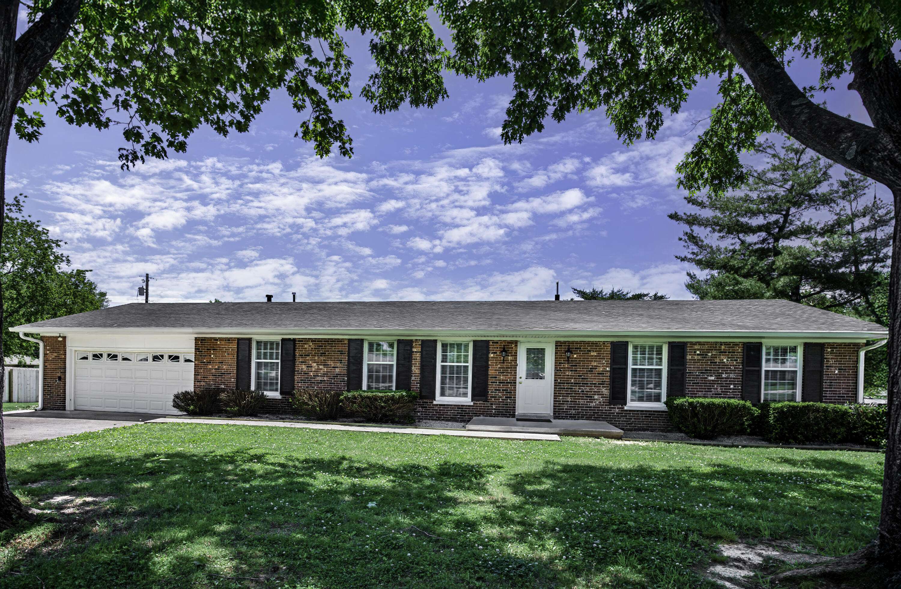 204 Boxwood Court, Versailles, KY 40383