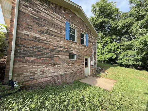 Nancy, KY 42544,315 Della Winchester Road