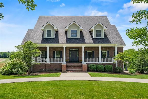 Stamping Ground, KY 40379,553 White Oak Road