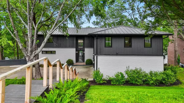 2005 Lakeside Drive, Lexington, KY 40502