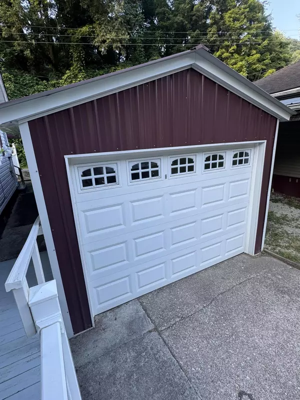 137 E East Main Street Street, Lynch, KY 40855