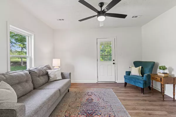 Irvine, KY 40336,40 Edwards Road