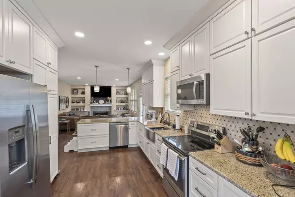 Lexington, KY 40503,901 Quarter Horse Court