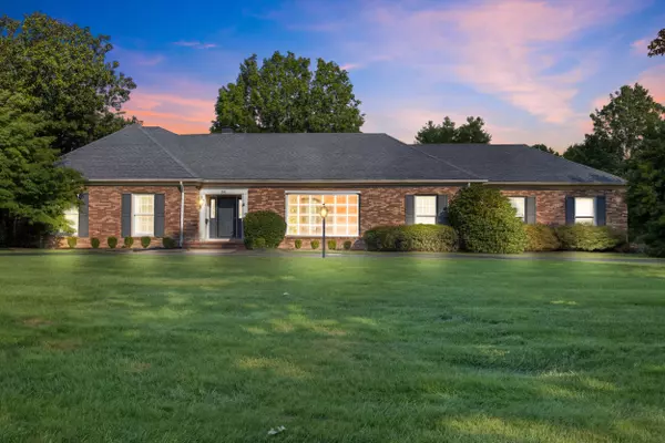 Frankfort, KY 40601,216 Country Lane