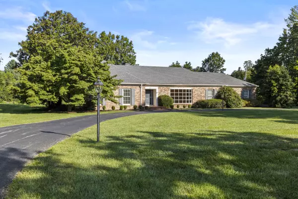 Frankfort, KY 40601,216 Country Lane