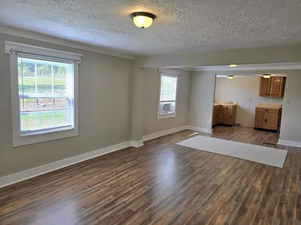 Bronston, KY 42518,5245 HWY 790