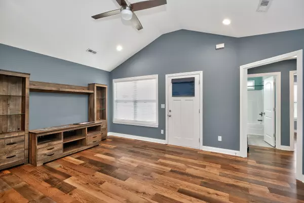 Stamping Ground, KY 40379,113 Elk Drive